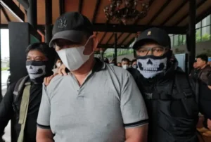 Read more about the article Bandar Narkoba Koko Erwin Diduga Hendak Kabur ke Malaysia, Sempat Melawan Saat Ditangkap Polisi